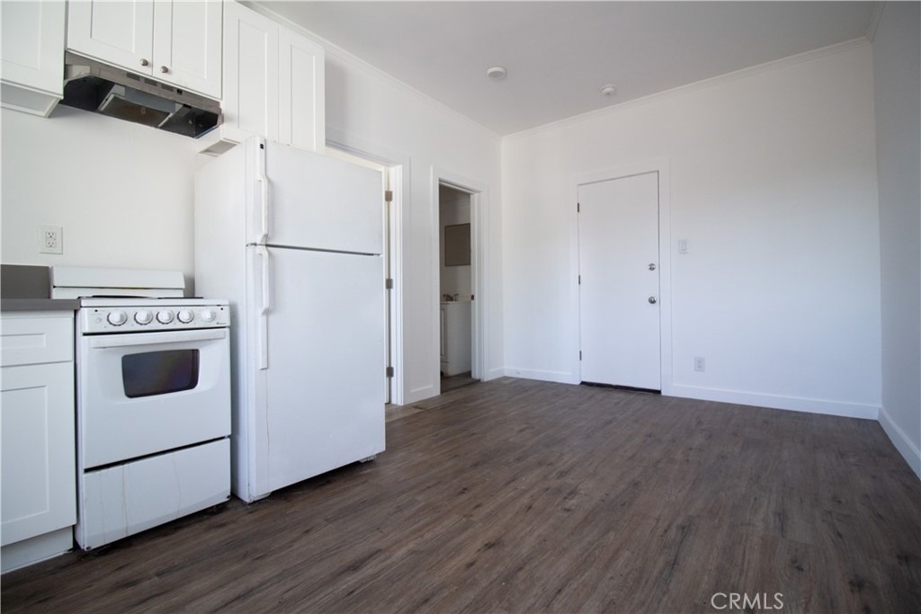 1411 Burlington Avenue - Photo 3
