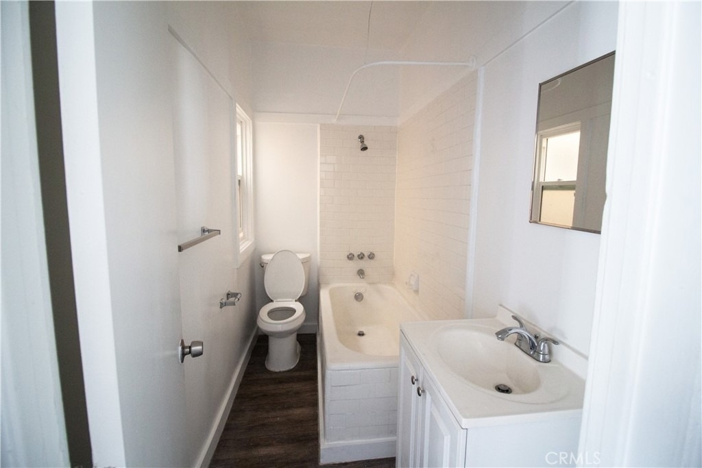 1411 Burlington Avenue - Photo 4