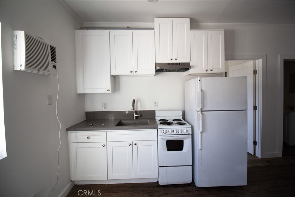 1411 Burlington Avenue - Photo 2