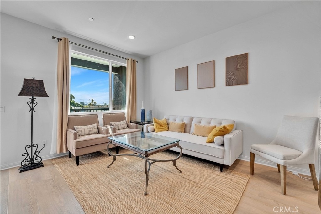527 W Victor Ave - Photo 0