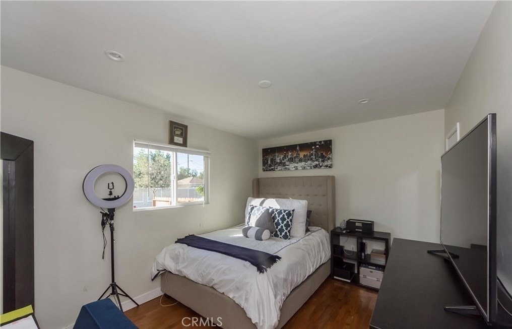 5803 Cartwright Ave - Photo 2