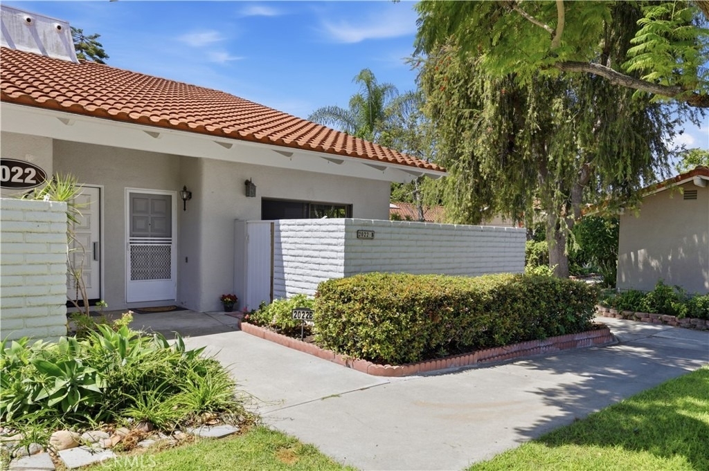 2022 Via Mariposa East - Photo 0
