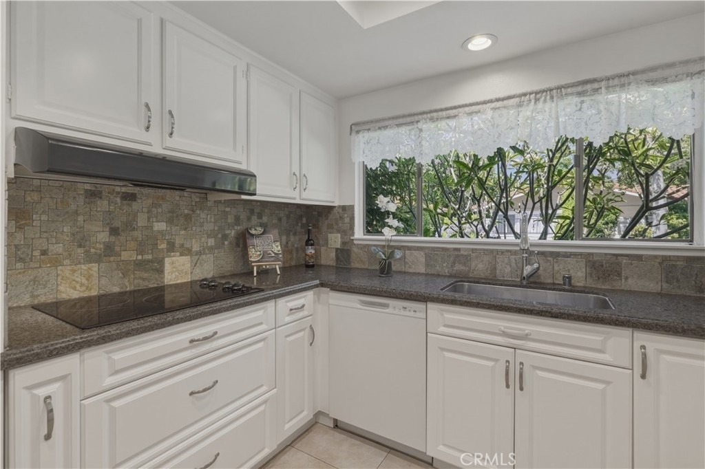 2022 Via Mariposa East - Photo 11