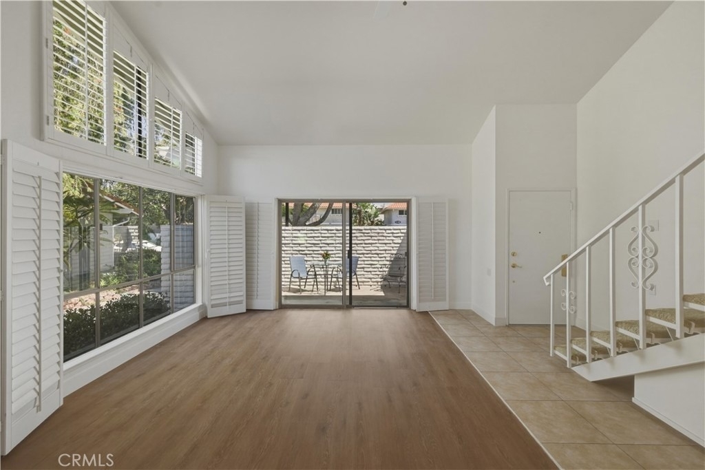 2022 Via Mariposa East - Photo 6