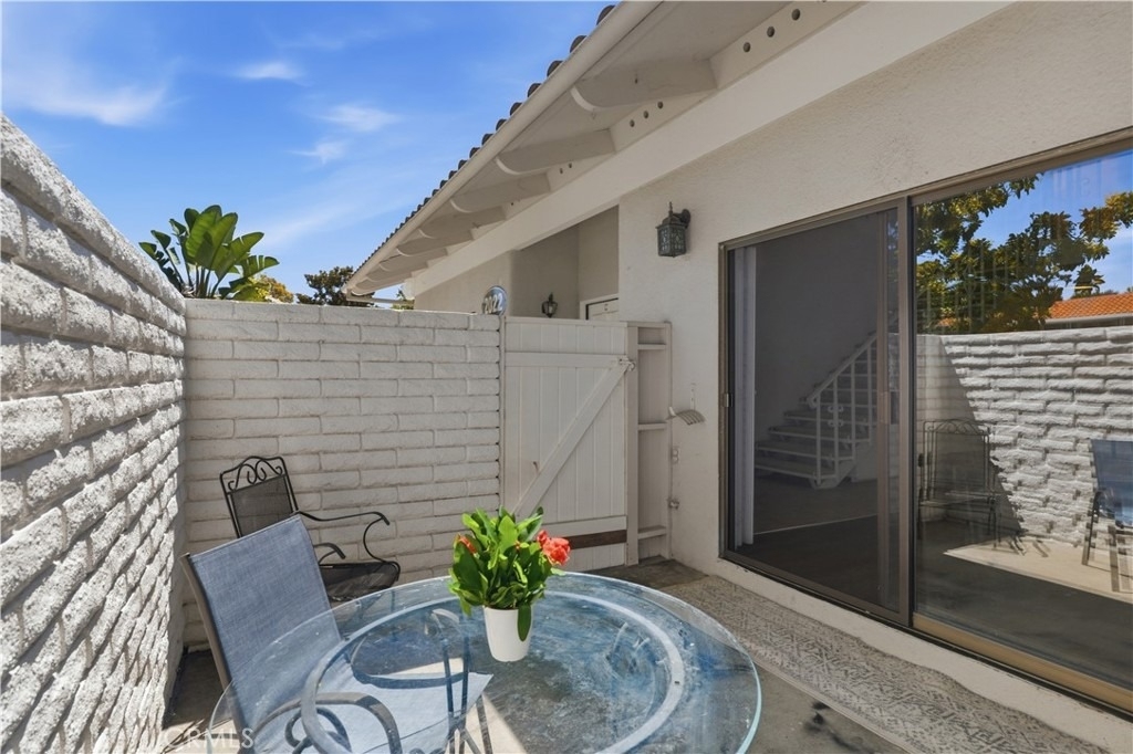 2022 Via Mariposa East - Photo 14