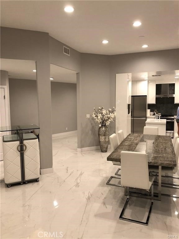 2256 Montrose Ave - Photo 4