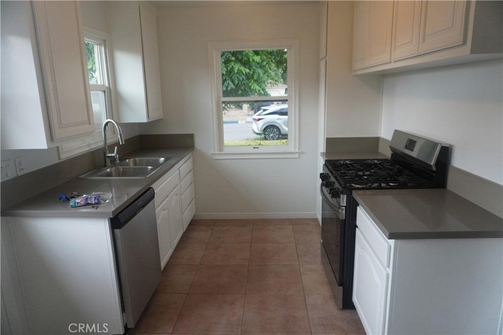 2528 W Flower Avenue - Photo 3