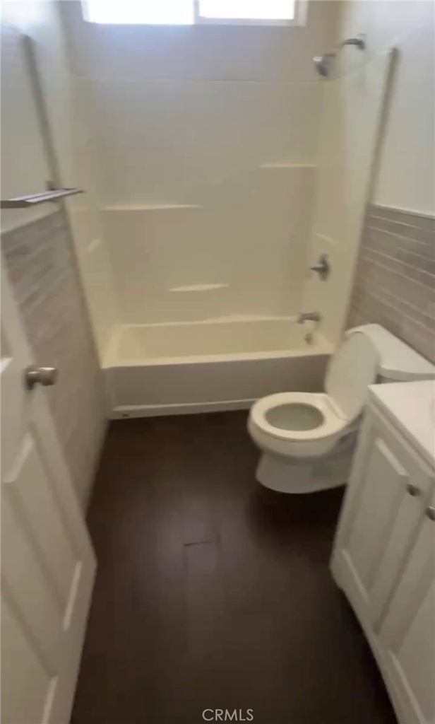 3029 S Budlong Avenue - Photo 4