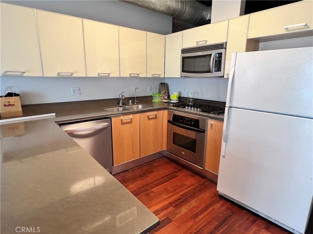 645 W 9th St. - Photo 6