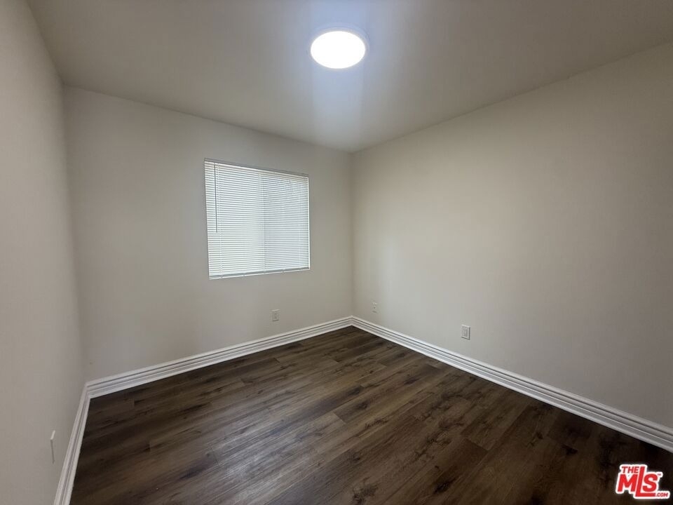 660 W 94th Street - Photo 3