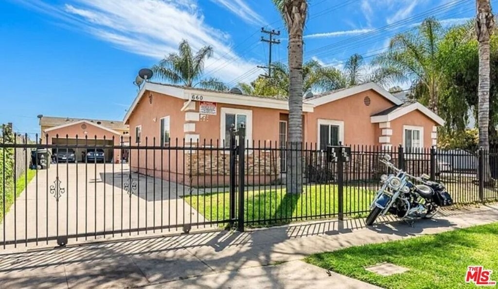 660 W 94th Street - Photo 0