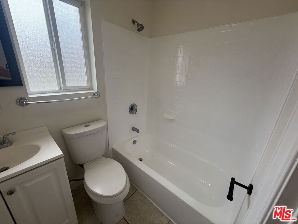 660 W 94th Street - Photo 6