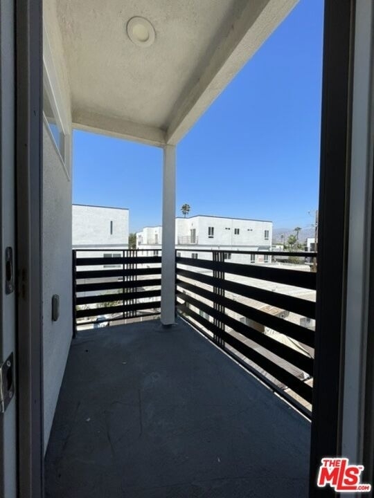 5733 1/2 Fulcher Avenue - Photo 22