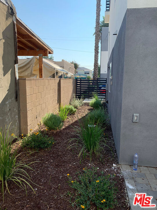 5733 1/2 Fulcher Avenue - Photo 27