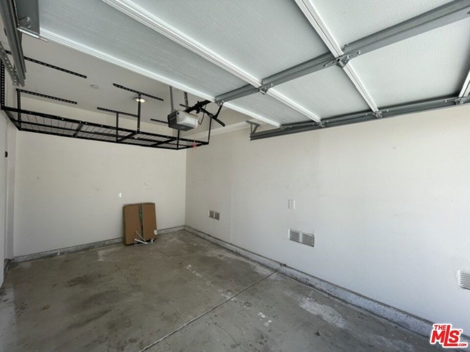 5733 1/2 Fulcher Avenue - Photo 37