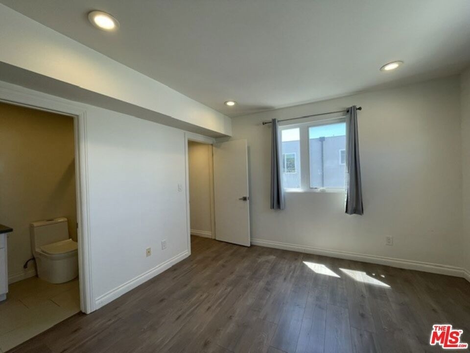 5733 1/2 Fulcher Avenue - Photo 24