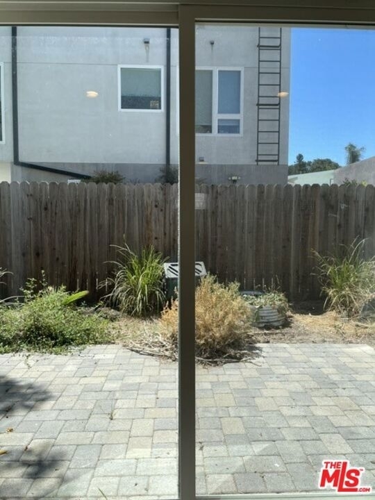 5733 1/2 Fulcher Avenue - Photo 6
