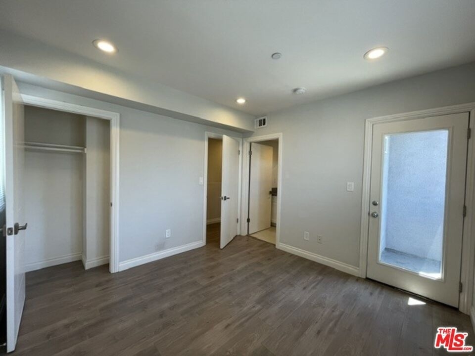 5733 1/2 Fulcher Avenue - Photo 49