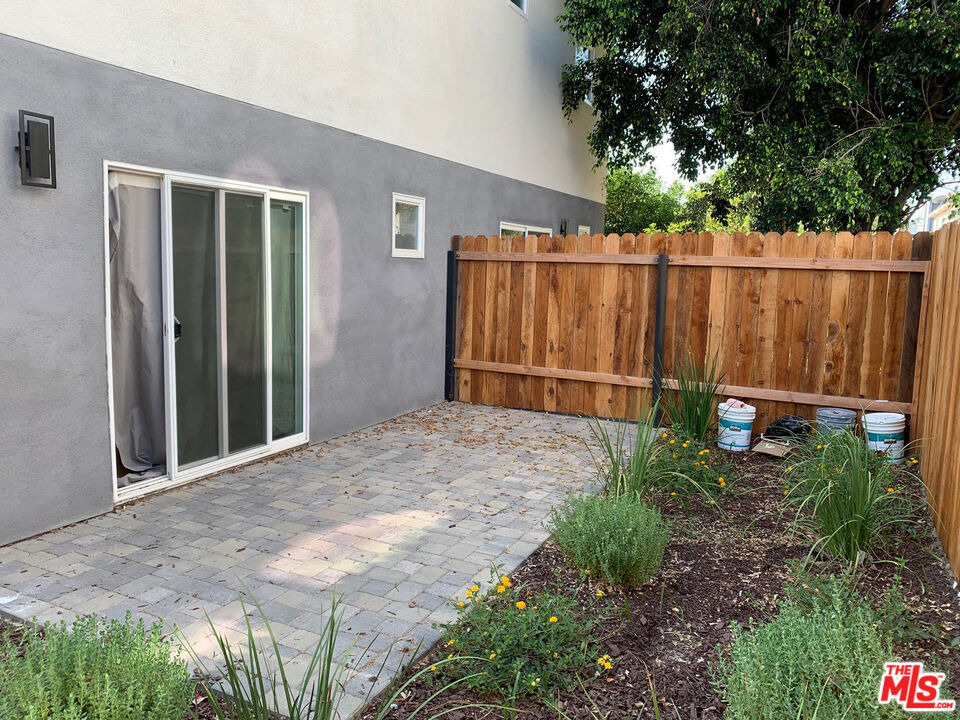 5733 1/2 Fulcher Avenue - Photo 28