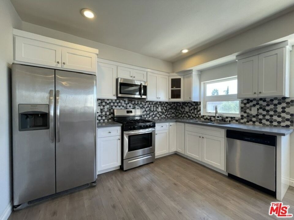5733 1/2 Fulcher Avenue - Photo 43