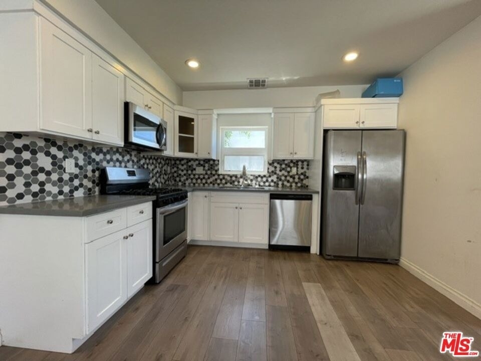5733 1/2 Fulcher Avenue - Photo 13