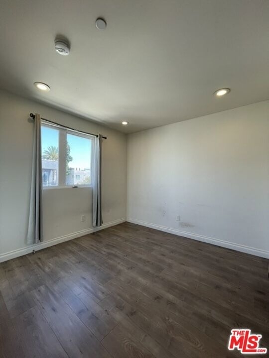 5733 1/2 Fulcher Avenue - Photo 18