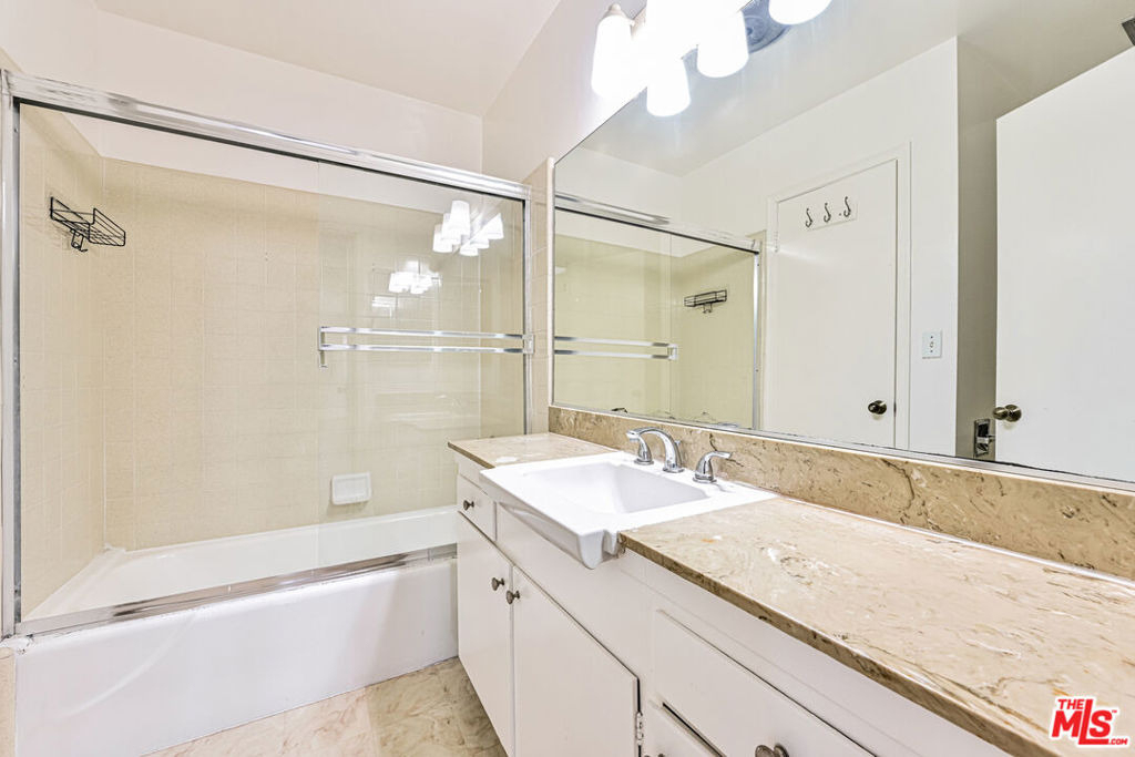 1440 Reeves Street - Photo 8