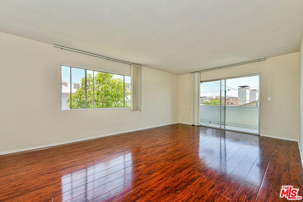 1440 Reeves Street - Photo 2