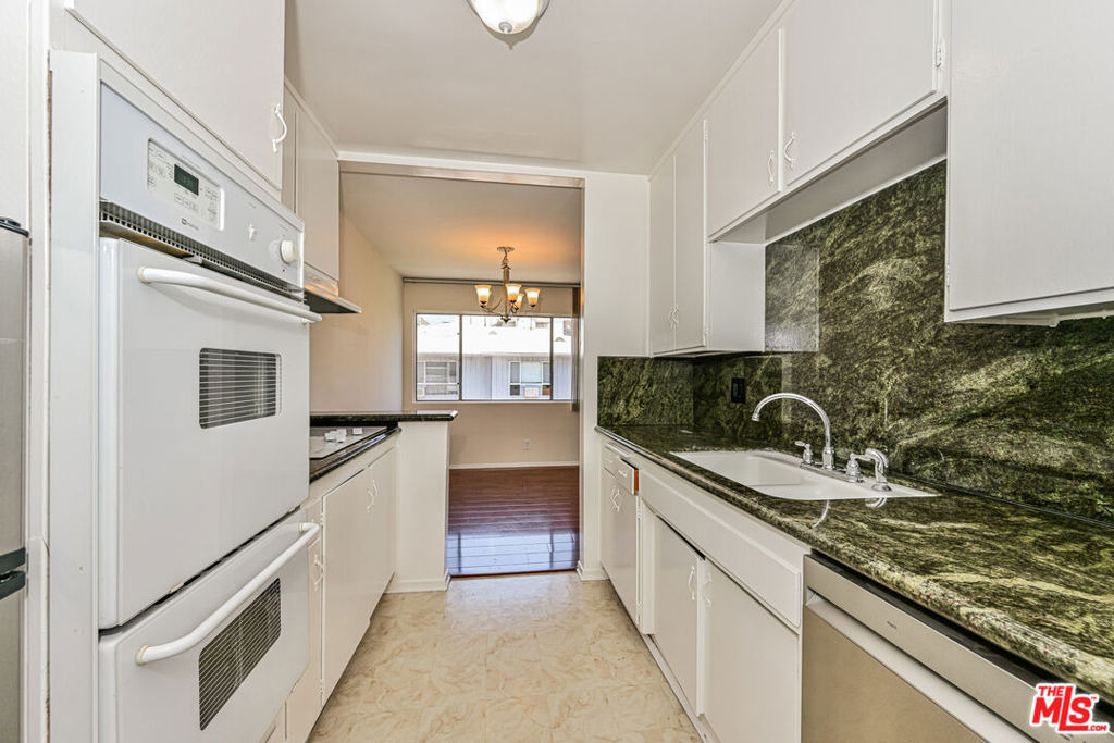 1440 Reeves Street - Photo 5