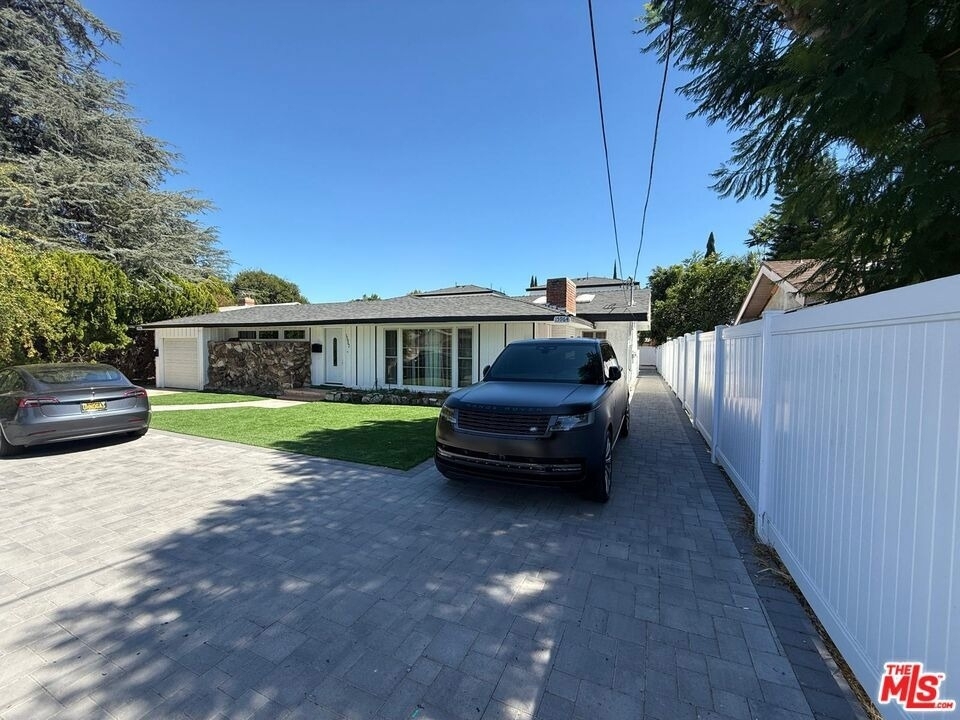 15964 Gault Street - Photo 17