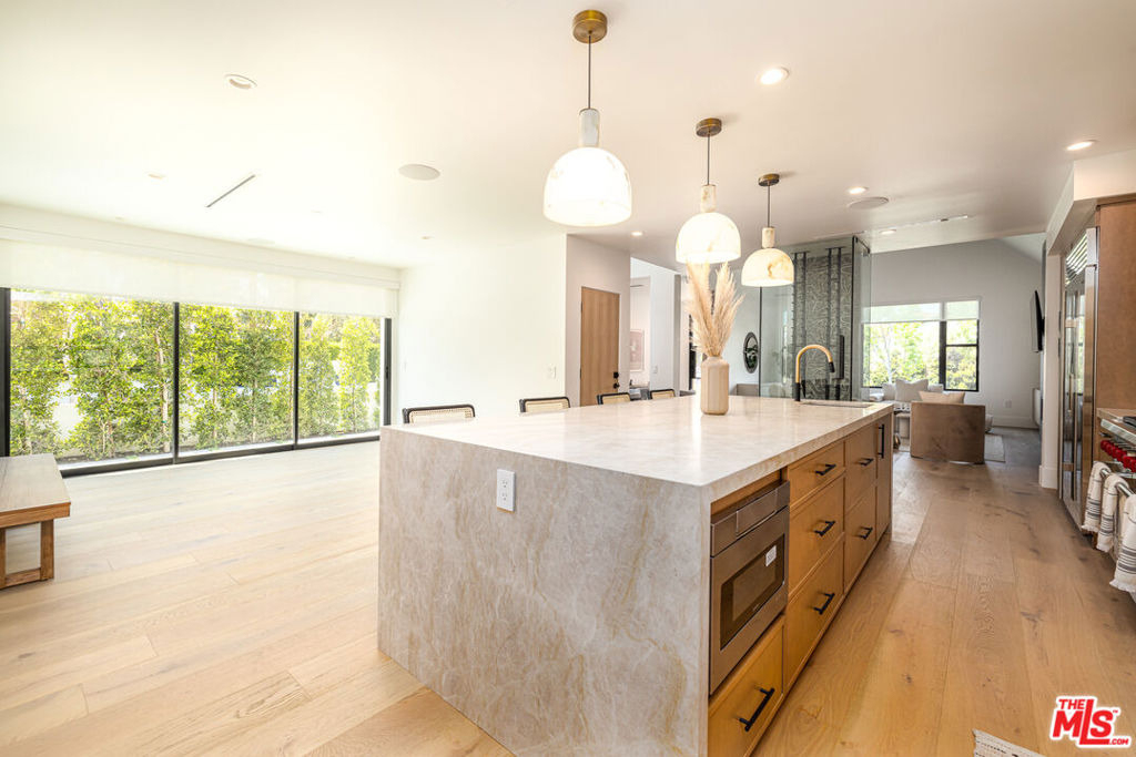 6380 Lindenhurst Avenue - Photo 9