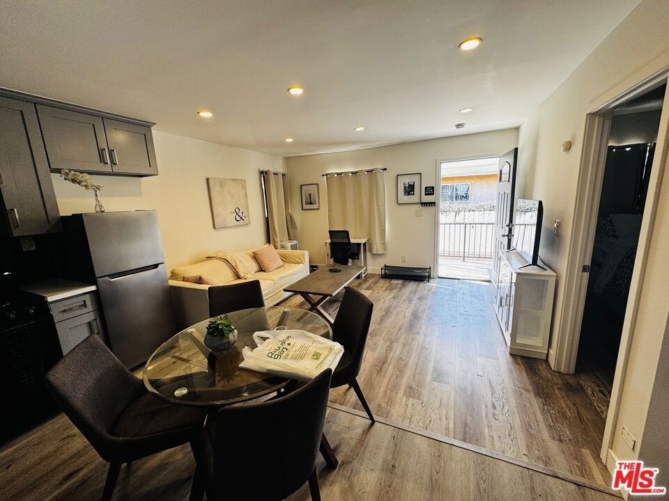 335 E 65th Street - Photo 6
