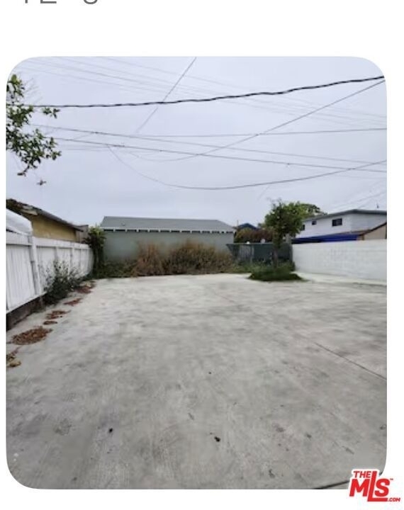 335 E 65th Street - Photo 4