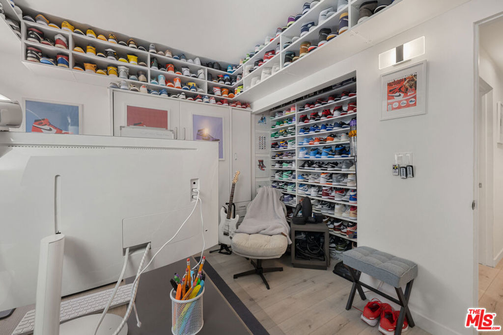 8601 W West Knoll Drive - Photo 19