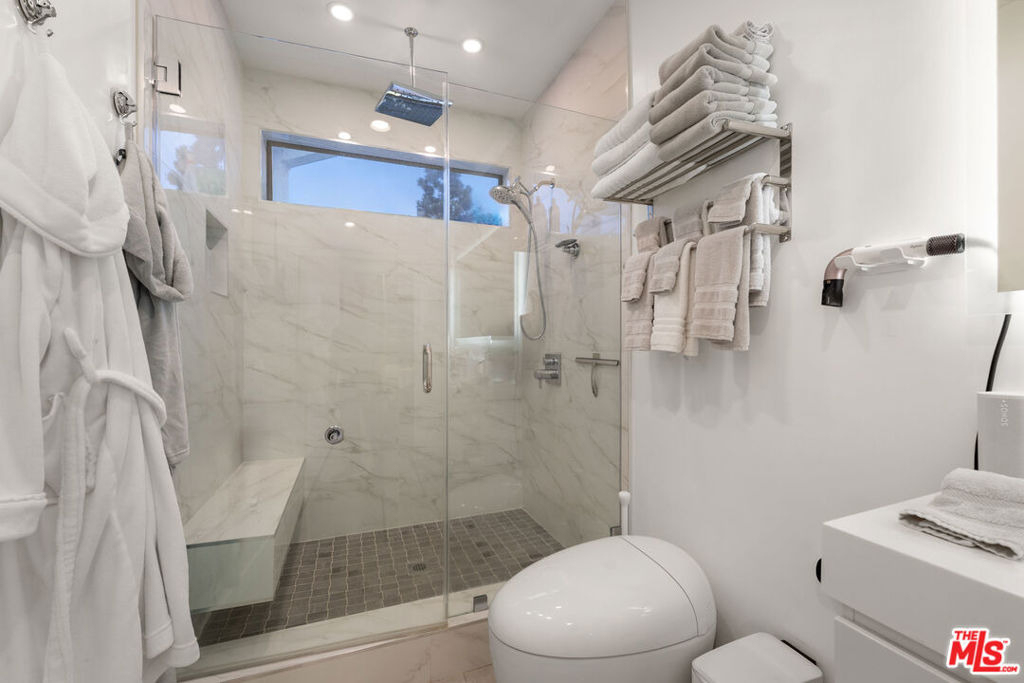 8601 W West Knoll Drive - Photo 15