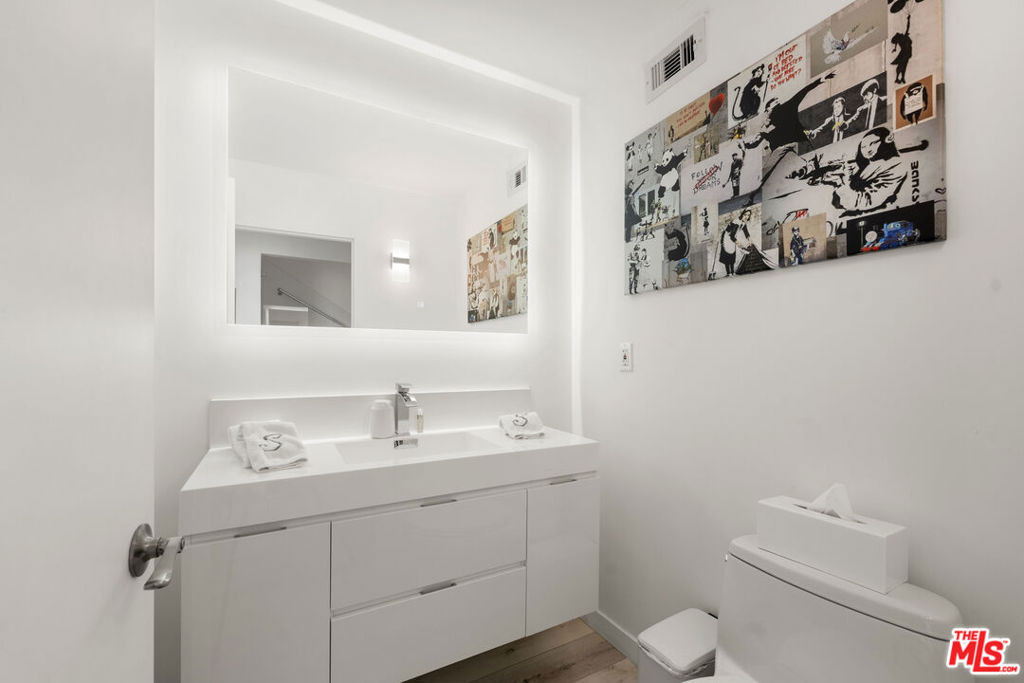 8601 W West Knoll Drive - Photo 3