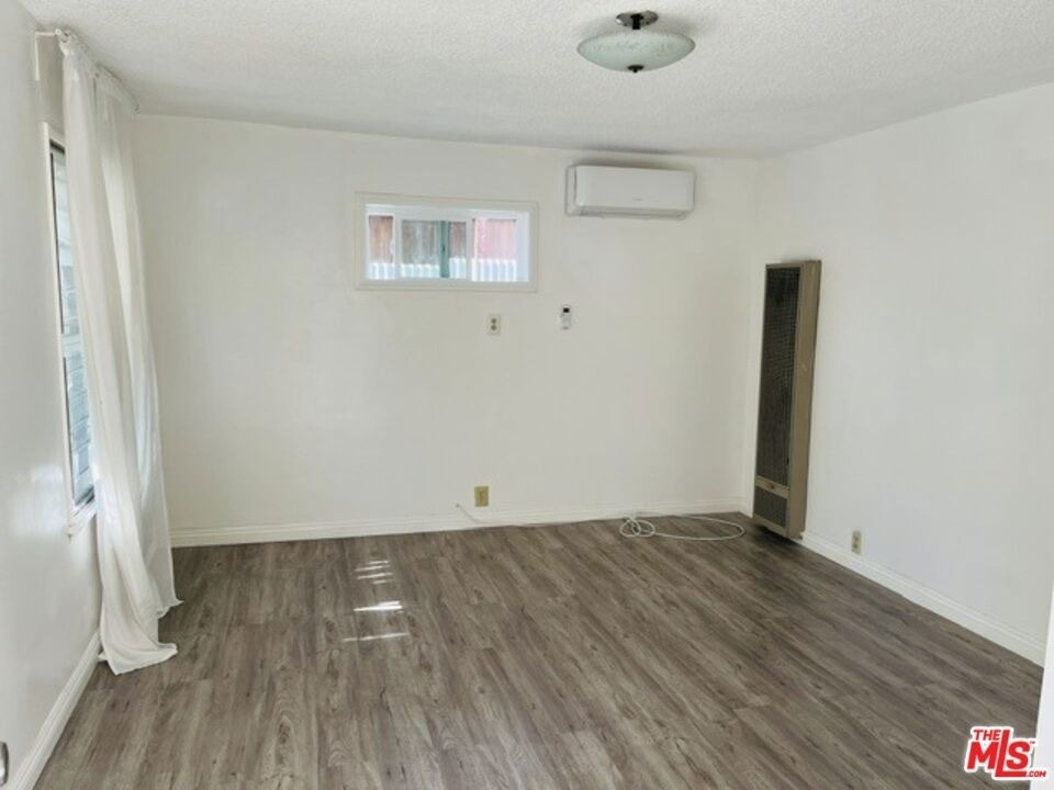 2371 Edgewater Terrace - Photo 3