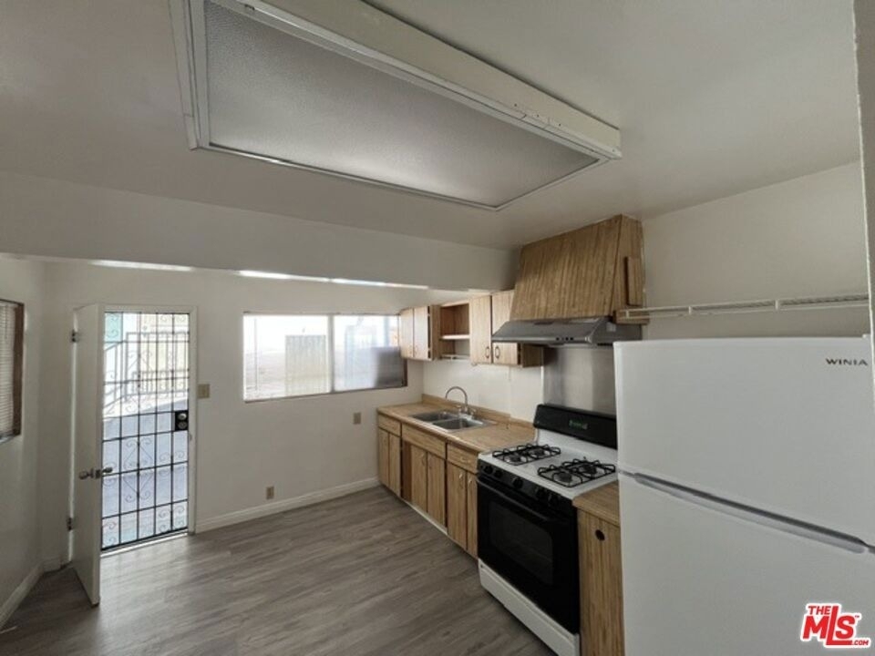 2371 Edgewater Terrace - Photo 5