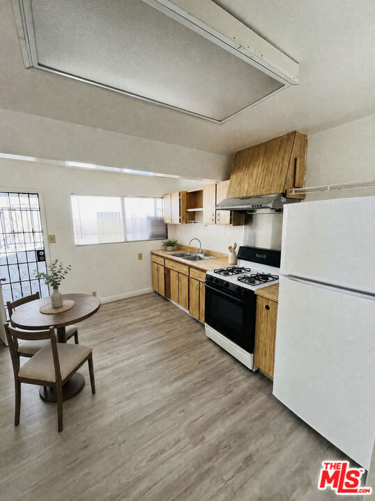 2371 Edgewater Terrace - Photo 4