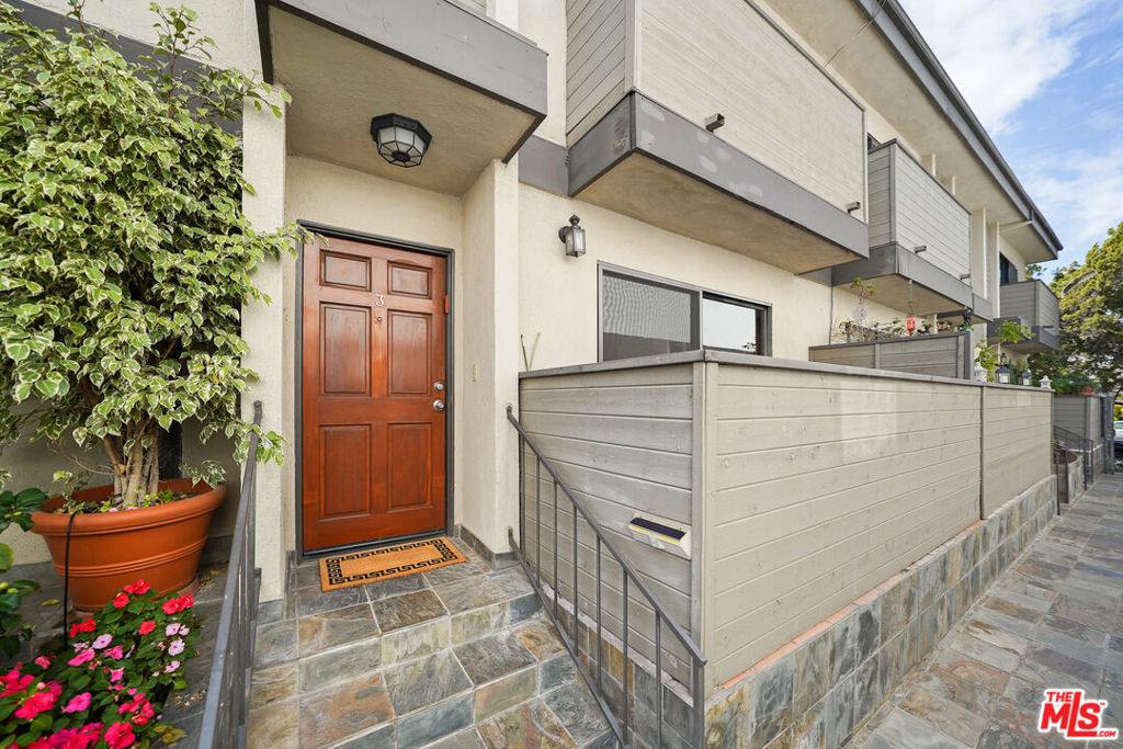 11952 Darlington Avenue - Photo 0