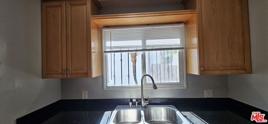 1227 S Holt Avenue - Photo 5