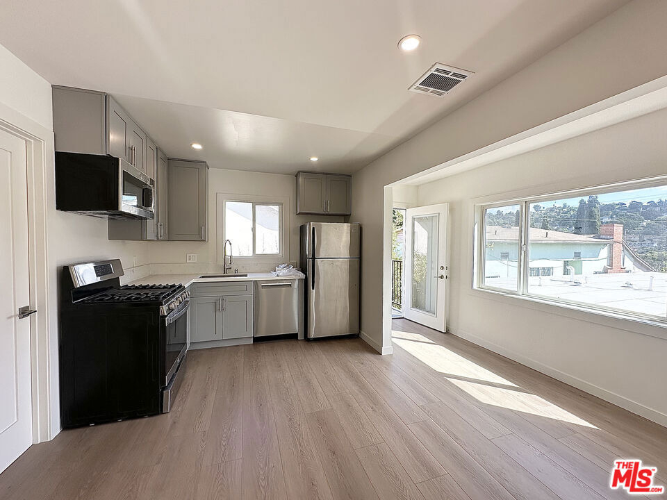 1405 Talmadge Street - Photo 5