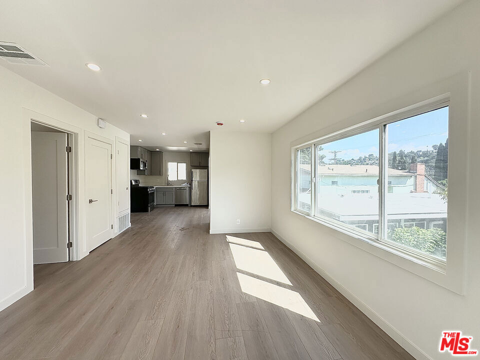 1405 Talmadge Street - Photo 2