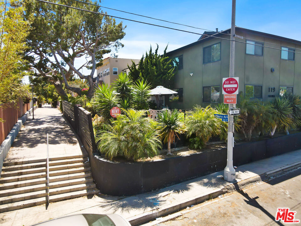 119 Paloma Avenue - Photo 0