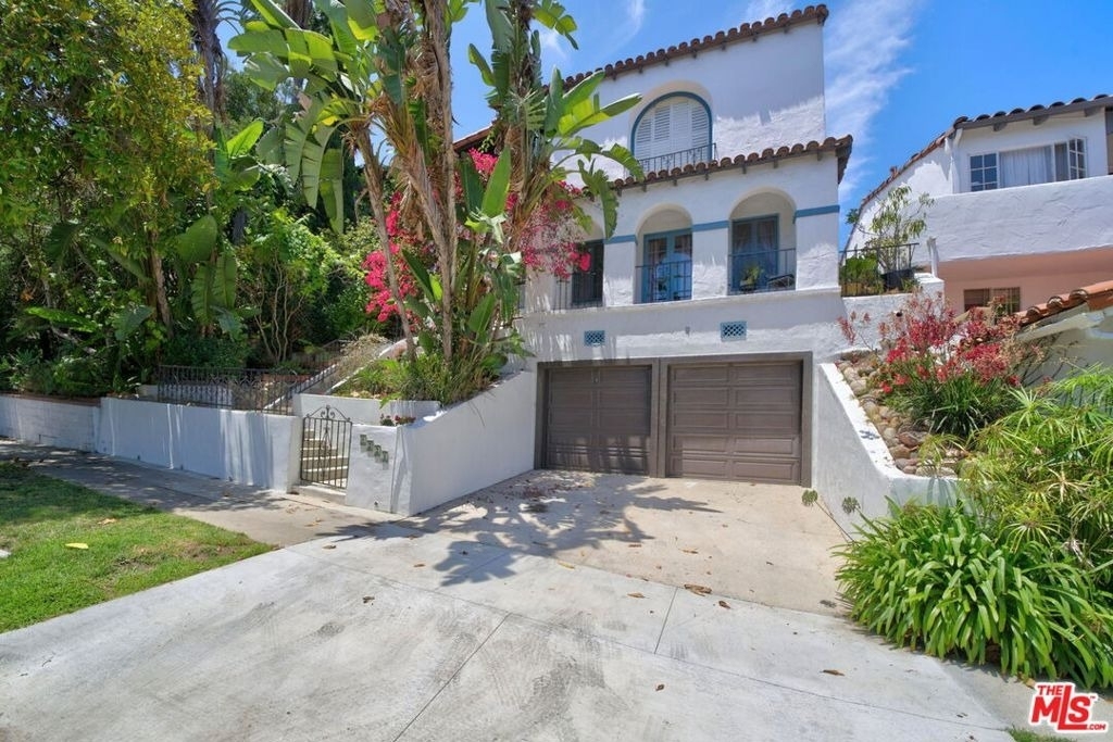 1221 Edris Drive - Photo 0
