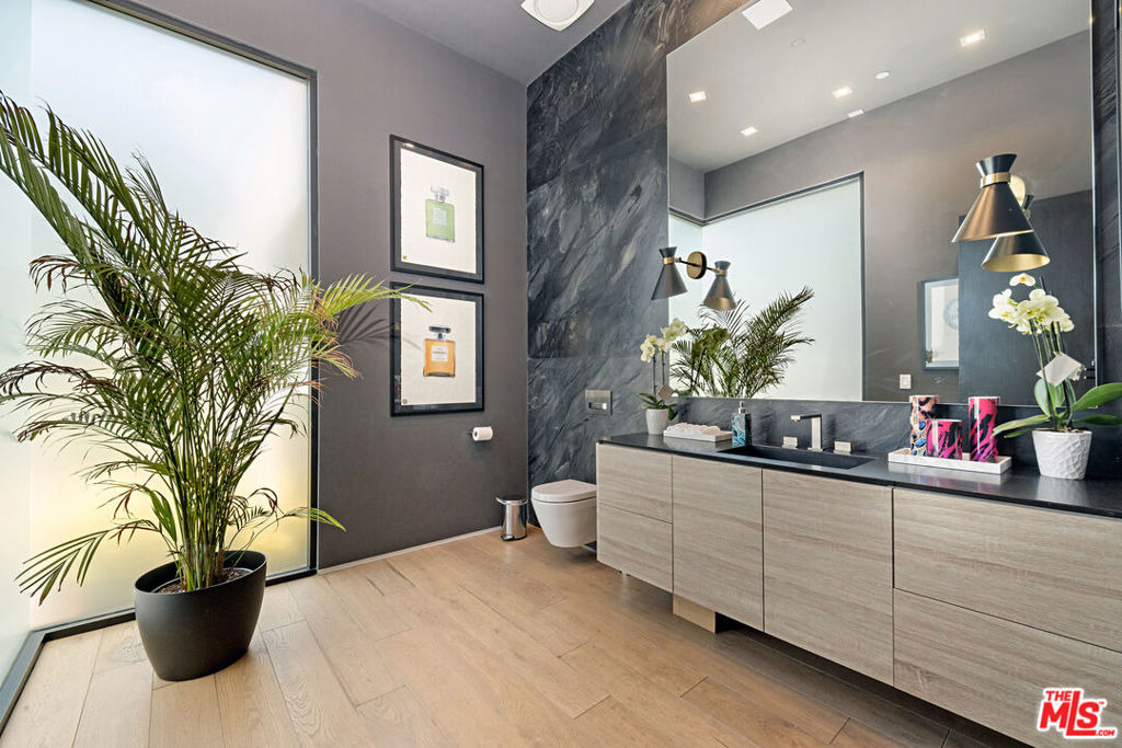 9570 Sunset Boulevard - Photo 8