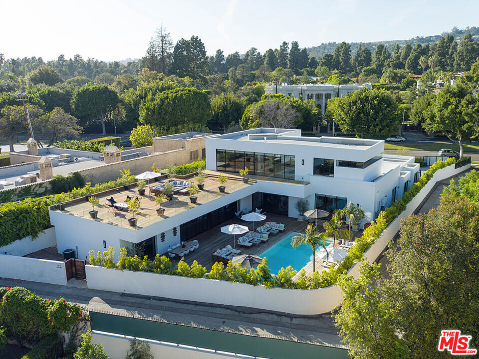 9570 Sunset Boulevard - Photo 1