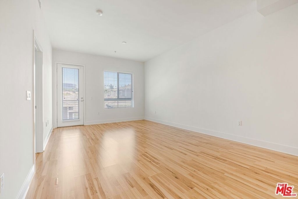 12920 Runway Road - Photo 17