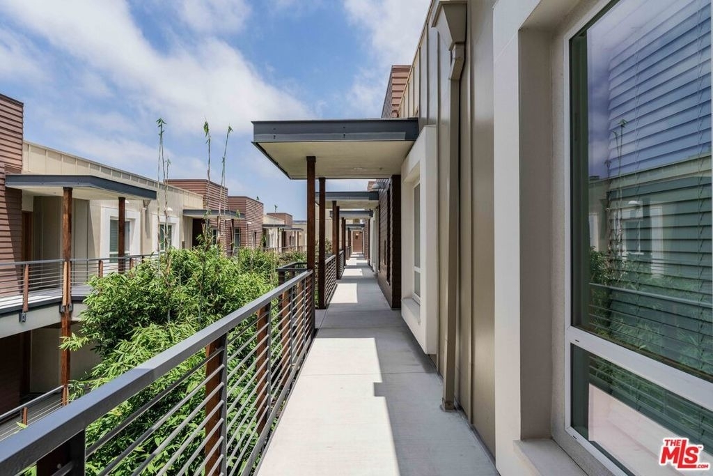 12920 Runway Road - Photo 26