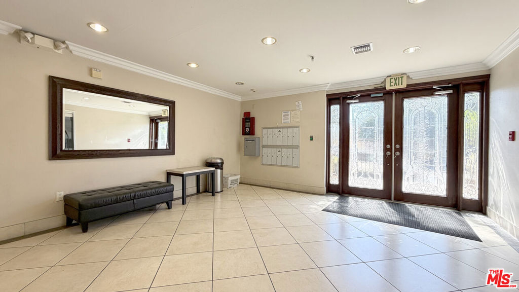 956 S Wilton Place - Photo 19